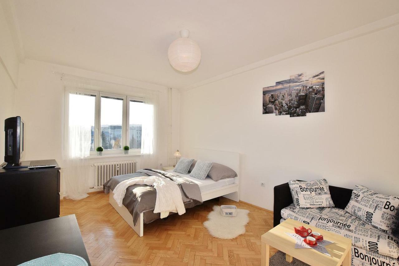 Apartment Porici Brno Esterno foto